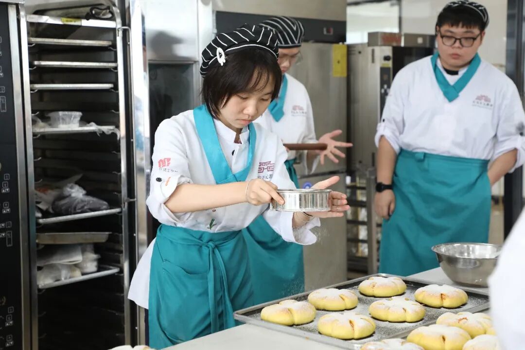 在南宁，学西点烘焙到底有没有门